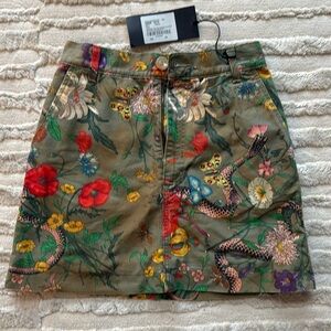 Women’s Gucci skirt